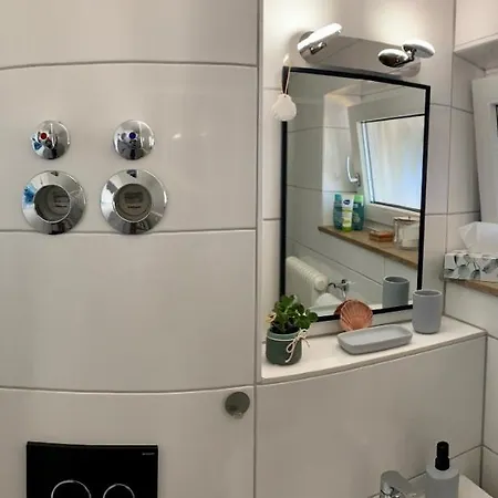 Apartment 'das Kleine Feine' - Ruhige, Helle Mit Parkplatz Und Balkon Pforzheim